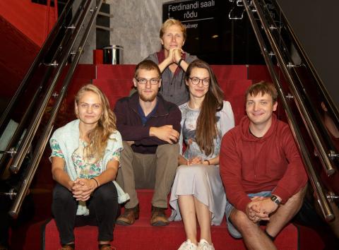 Uued trupiliikmed Doris Tislar, Priit Põldma, Laura Kukk, Karl Sakrits, Mait Joorits Foto Indrek Rammus.jpg